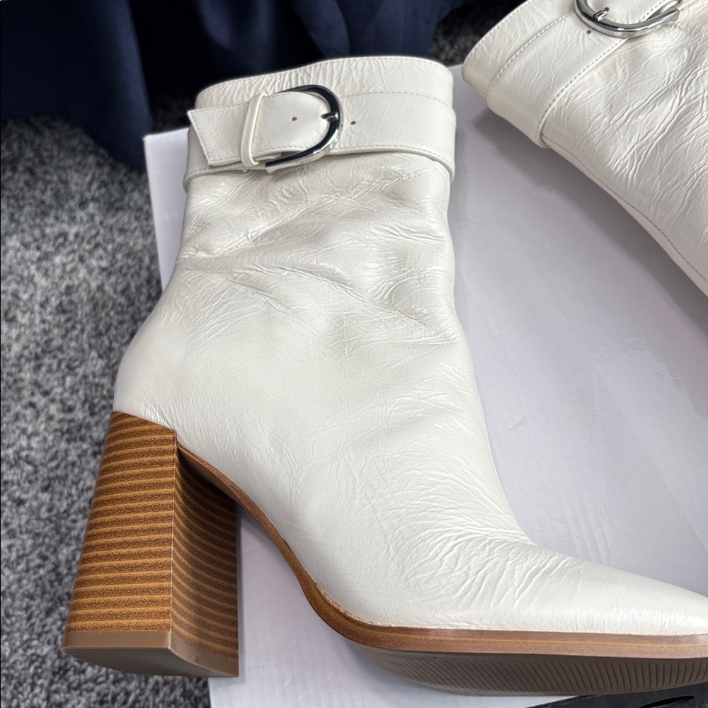 Like New Nine West Taress Ivory Leather Booties Size 6 - Picture 3 of 14